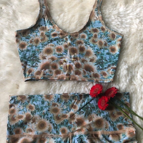 Teeki 🧘🏻‍♀️ Sunrise Hot Pants & Lover Tank - Picture 6 of 8